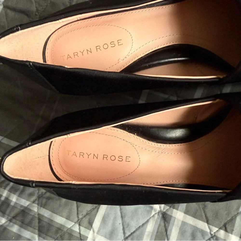Taryn Rose Ynez Black Floral Scuba Wedges EUC 9B